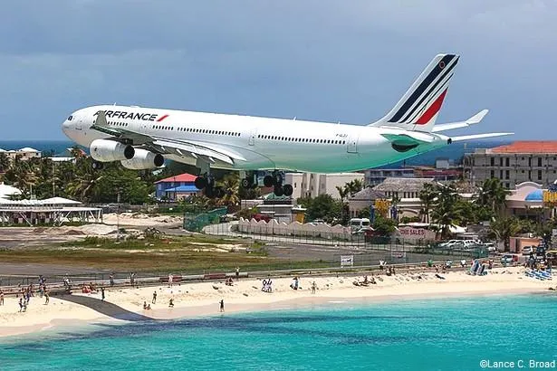 Aéroport Grand-Case et l'aéroport de Juliana à Saint-Martin                     