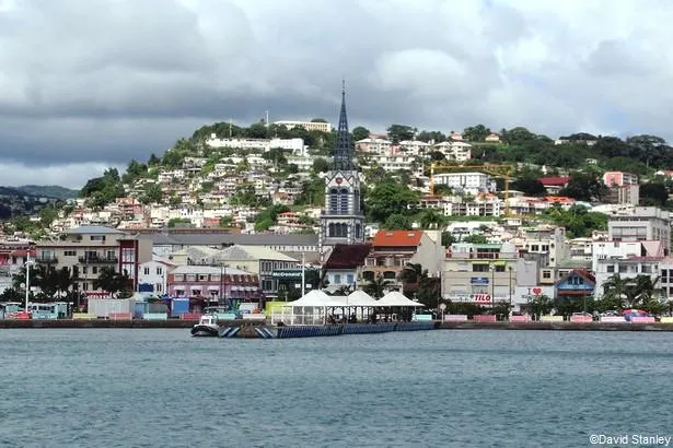 Fort de France, entre mer et terre                                              