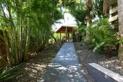 Lodge Manguier - 2 chambres climatisées, terrasse privée & piscine partagée avec le Lodge Manguier