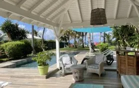 Villa Moana, vue sur l'océan, piscine, cocoteraie, accès direct à la plage de la Gourde