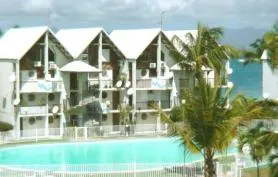 Duplex T3, piscine, accès direct plage