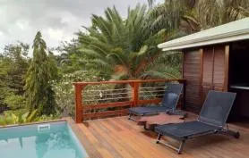 La Villa les Alizés et sa piscine privée....A 80m de la baie de Deshaies
