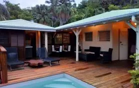 La Villa les Alizés et sa piscine privée....A 80m de la baie de Deshaies