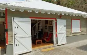 Villa créole avec Magnifique piscine au sel à 20m de la plage