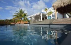 La spacieuse villa Coconut vue magnifique à 180° sur la mer le rocher du Diamant