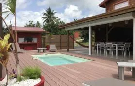 Charmante villa 3* neuve en bois avec piscine Ste Anne
