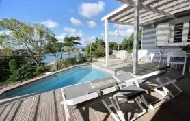 Villa 2 CH, piscine, vue mer, moderne, plage à pied 10 mins