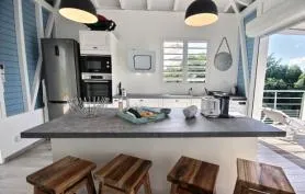 Villa 2 CH, piscine, vue mer, moderne, plage à pied 10 mins