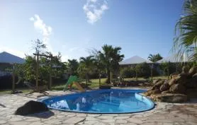 Gîtes Mosaïques, Guadeloupe, jardin tropical, vue sur mer, 90 à 200m2, 2 à 35 personnes