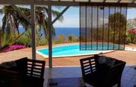 Villa raffinée à louer, piscine privée, vue mer à Malendure, Guadeloupe