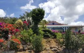 Villa raffinée à louer, piscine privée, vue mer à Malendure, Guadeloupe
