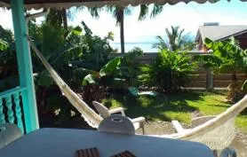 Villa en bois tropical avec vue sur  mer, jardin & parking privé