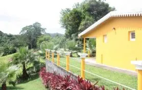 Habitation Dorée: F2 tout confort au coeur d'un jardin à 10mn des plages du sud