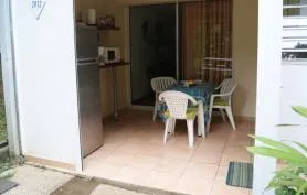 L'Hibiscus Rose studio ** avec jardin privatif à 100m de la plage