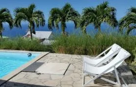 Location de vacances, piscine privée, vue mer, proche plage à Bouillante en Guadeloupe