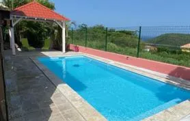 Maison neuve typique avec vue mer avec sa piscine