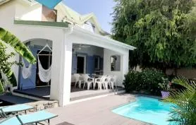 Villa avec piscine 10mn à pied de la plage Baie Orientale