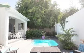 Villa avec piscine 10mn à pied de la plage Baie Orientale