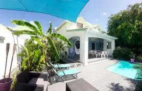 Villa avec piscine 10mn à pied de la plage Baie Orientale