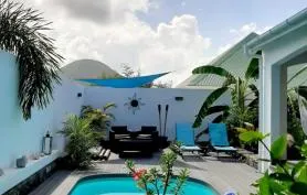 Villa avec piscine 10mn à pied de la plage Baie Orientale
