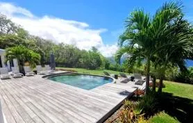 Maison de standing avec piscine et vue mer