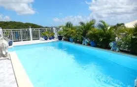 Bas de Villa de 69m² tout équipé avec très belle Plage, Vue Mer, Piscine et Jardin