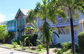 Charmante maison caribéenne au cur du village de la Baie Orientale près des commerces et des plages