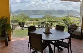 Bas de villa F3  vue mer & piscine à Sainte Anne