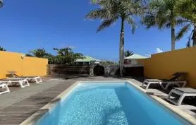 Villa avec piscine privée a quelques pas de la plage d'Orient Bay.