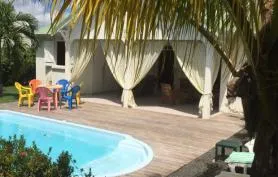 Jolie villa  avec piscine + 1 journée  de catamaran offerte pour 2 semaines de location.