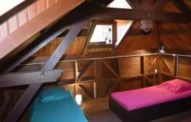 Villa traditionnelle en bois 'amifranlaugi' avec piscine