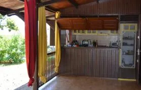 Villa traditionnelle en bois 'amifranlaugi' avec piscine