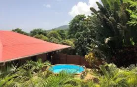 Villa côté jardin, Calme et piscine privative Au jardin des colibris