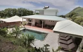 Villa 5 chambres, à 100m de la plage avec grande piscine