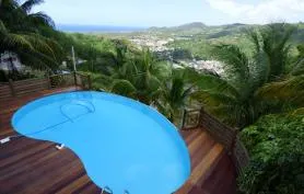 Appartement dans Villa Blue Horizon avec piscine et vue mer/campagne.