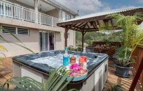 Lodge avec jacuzzi, idéal pour un couple, séjour sud Martinique