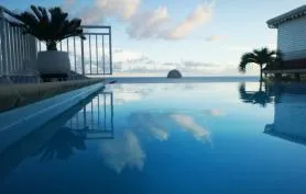 Villa avec vue mer et piscine à débordement