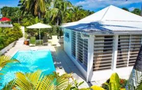 Location villa vacances avec piscine pour 4 pers. en bord de plage à St François