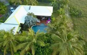 Villa de style créole dans jardin tropical à Saint François