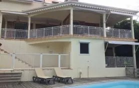 Duplex 4 chambres avec vue mer et piscine