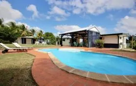 Villa Fleur d'Eau avec piscine, ponton, vue et accès mer