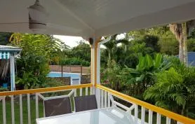 Case créole / piscine dans jardin tropical 4 personnes