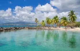 Appartement Alamanda 5 avec vue sur la baie de FDF, 2 personnes ,150 M de la plage