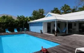 Wanda Bleue, villa créole 6 pers, piscine, vue dégagée, proche plage