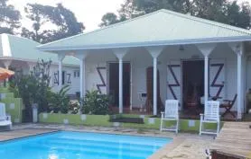 Bungalow, gîte, studio, piscine, jardin tropical