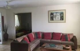 Villa Tuscany dans résidence sécurisée, piscine au sel à proximité de la plage desRaisins Clairs
