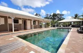 Villa 5CH, plage à pied, piscine de 12m, sud Martinique
