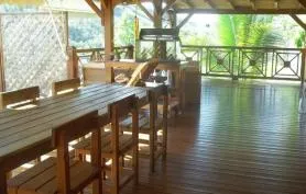 Loue villa bois 4 chambres et spa avec vue  panoramique sur la baie de deshaies