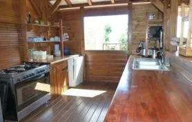 Loue villa bois 4 chambres et spa avec vue  panoramique sur la baie de deshaies