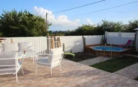 Gîte Monoï 4 personnes refait à neuf en 2021 avec piscine privée